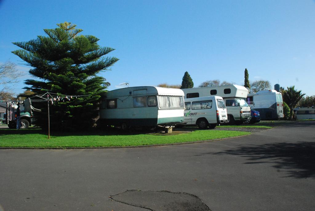 Avondale Motor Park Hotel โอ๊คแลนด์ ภายนอก รูปภาพ